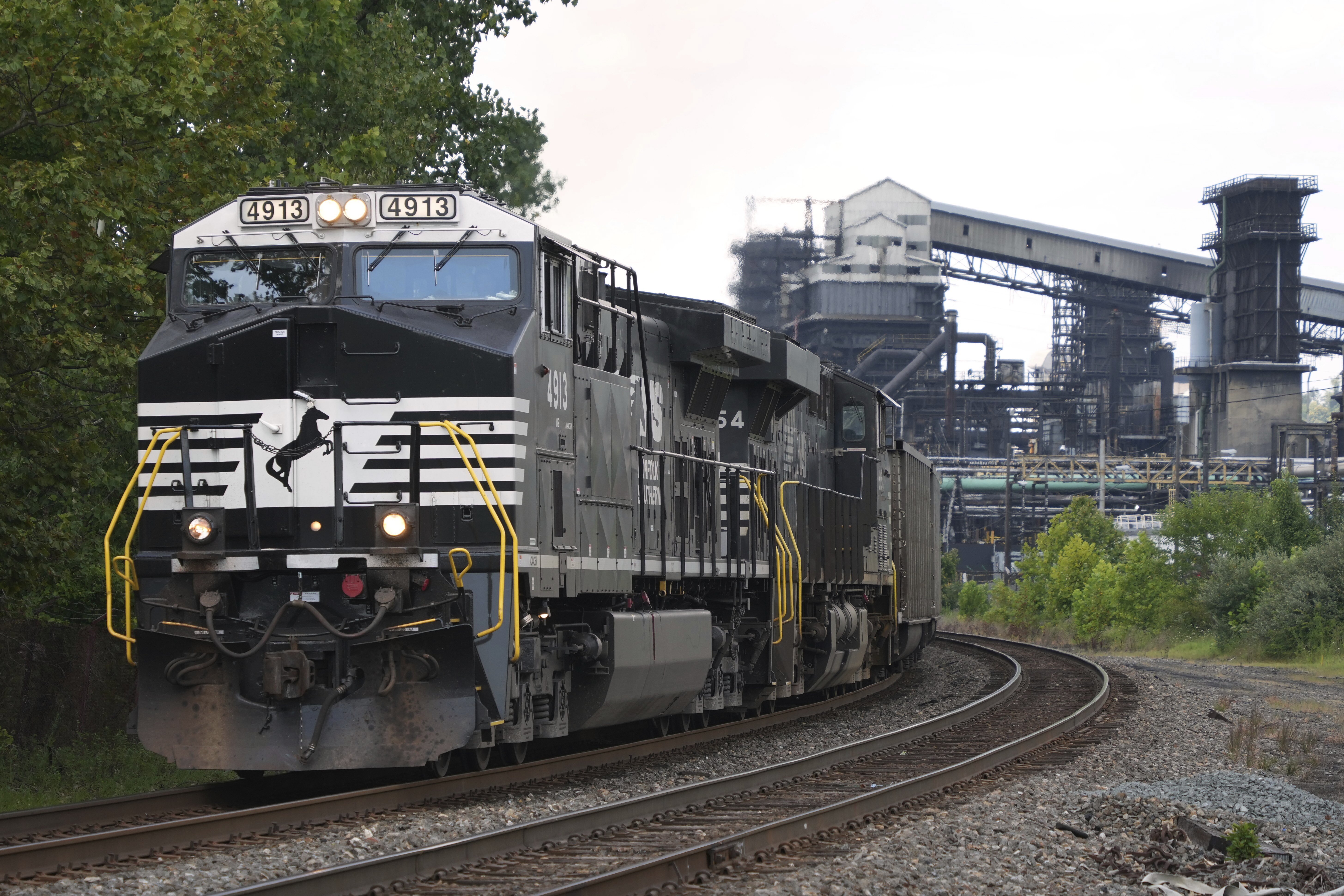 Patrick In The Morning: Neighbor From Hell Finally Arrested For Blasting Train Horn For Months! episode artwork