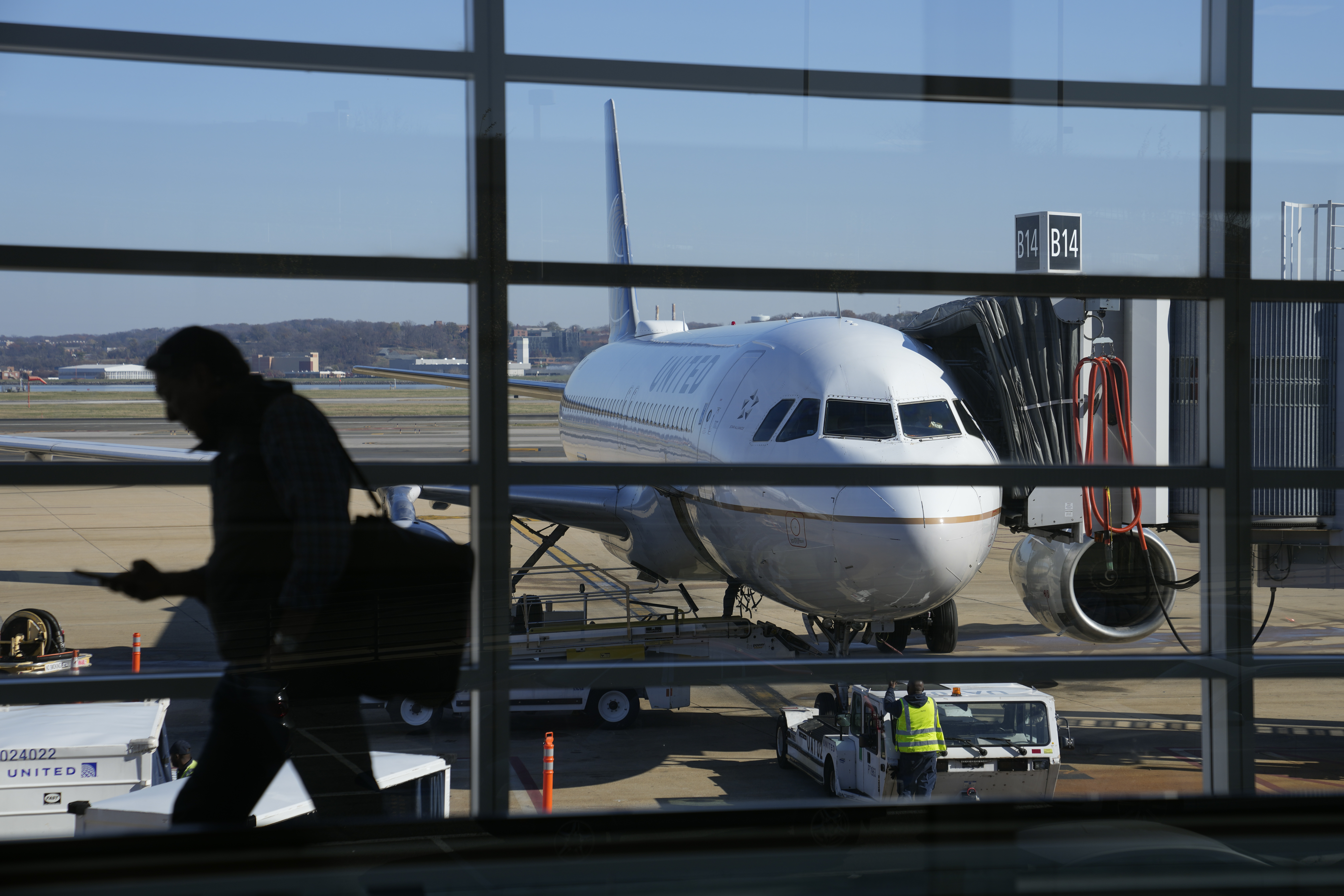 Patrick: Passengers Suing Airlines Over "Windowless Seats" episode artwork