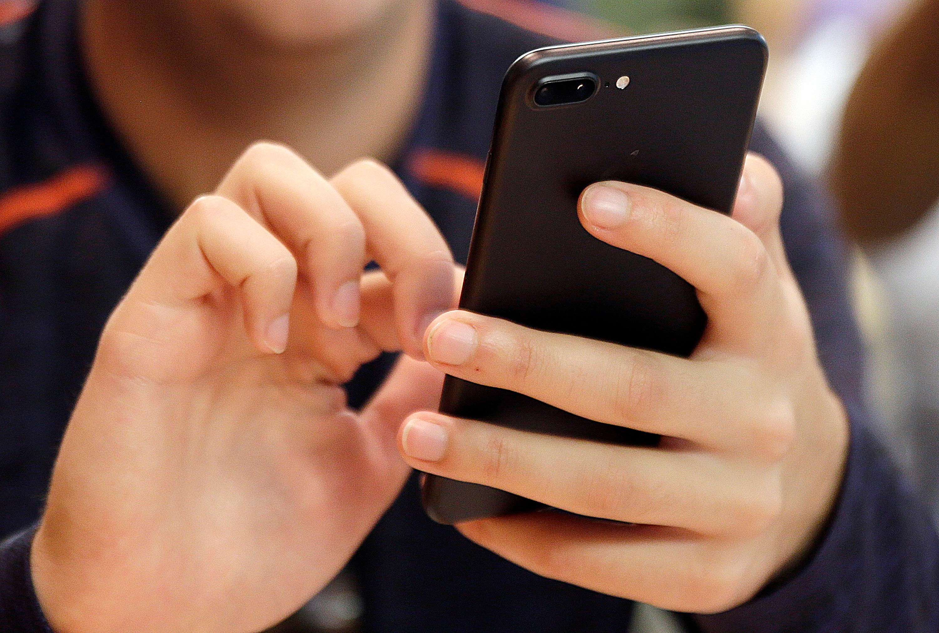 Patrick: Many Americans Are Suffering From "Texting Thumb" episode artwork