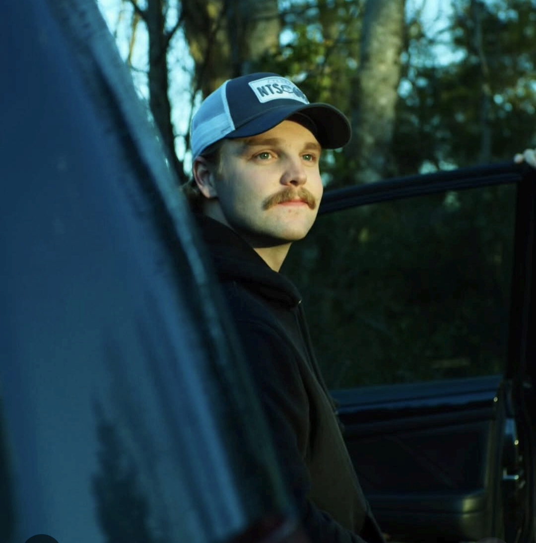 Liz & Scotty's Poddy: Episode 100 - "New Artist Billy Dutch"