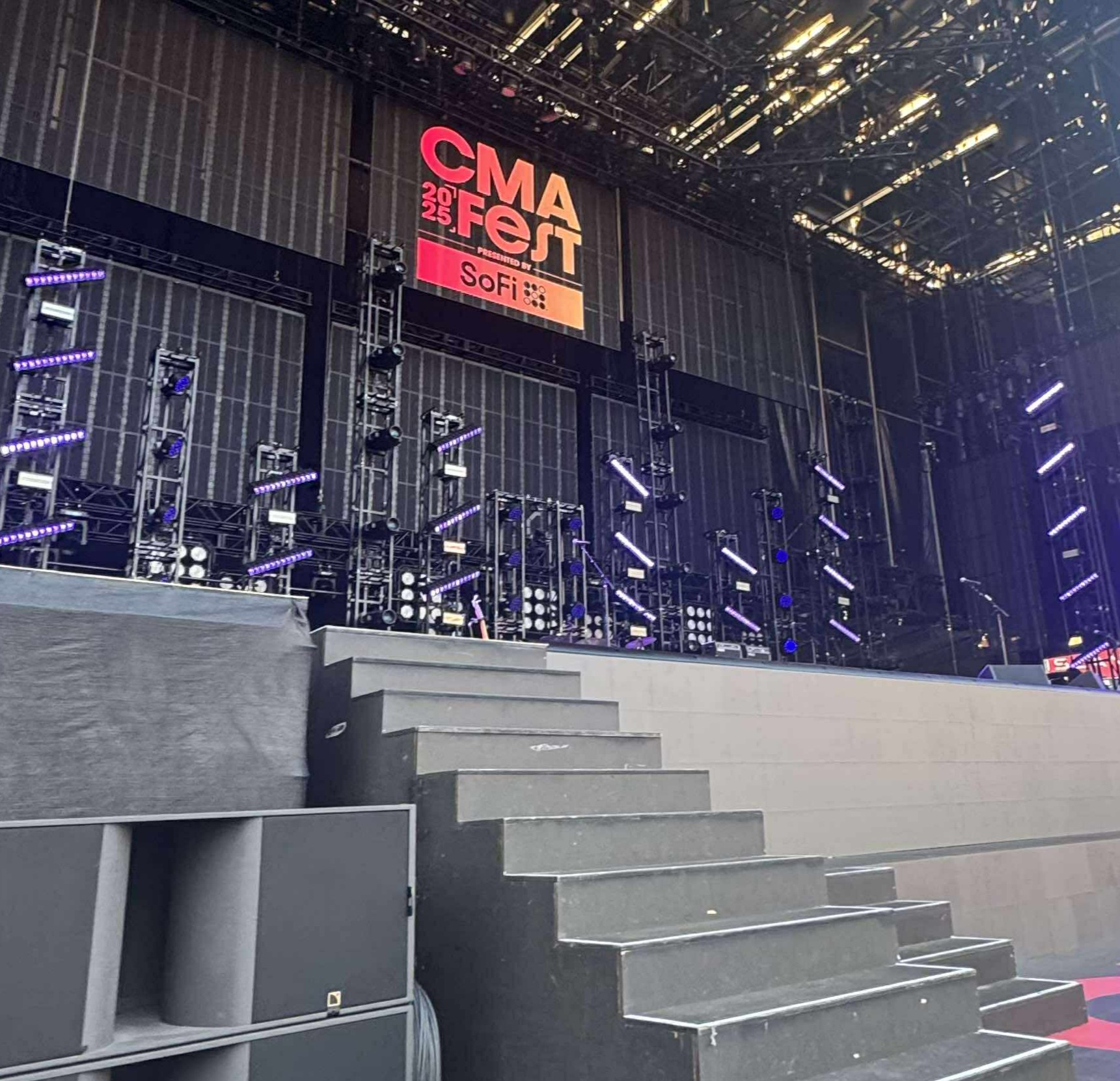 Liz & Scotty's Poddy: Episode 92 - "CMA Fest & Chesney At The Sphere"