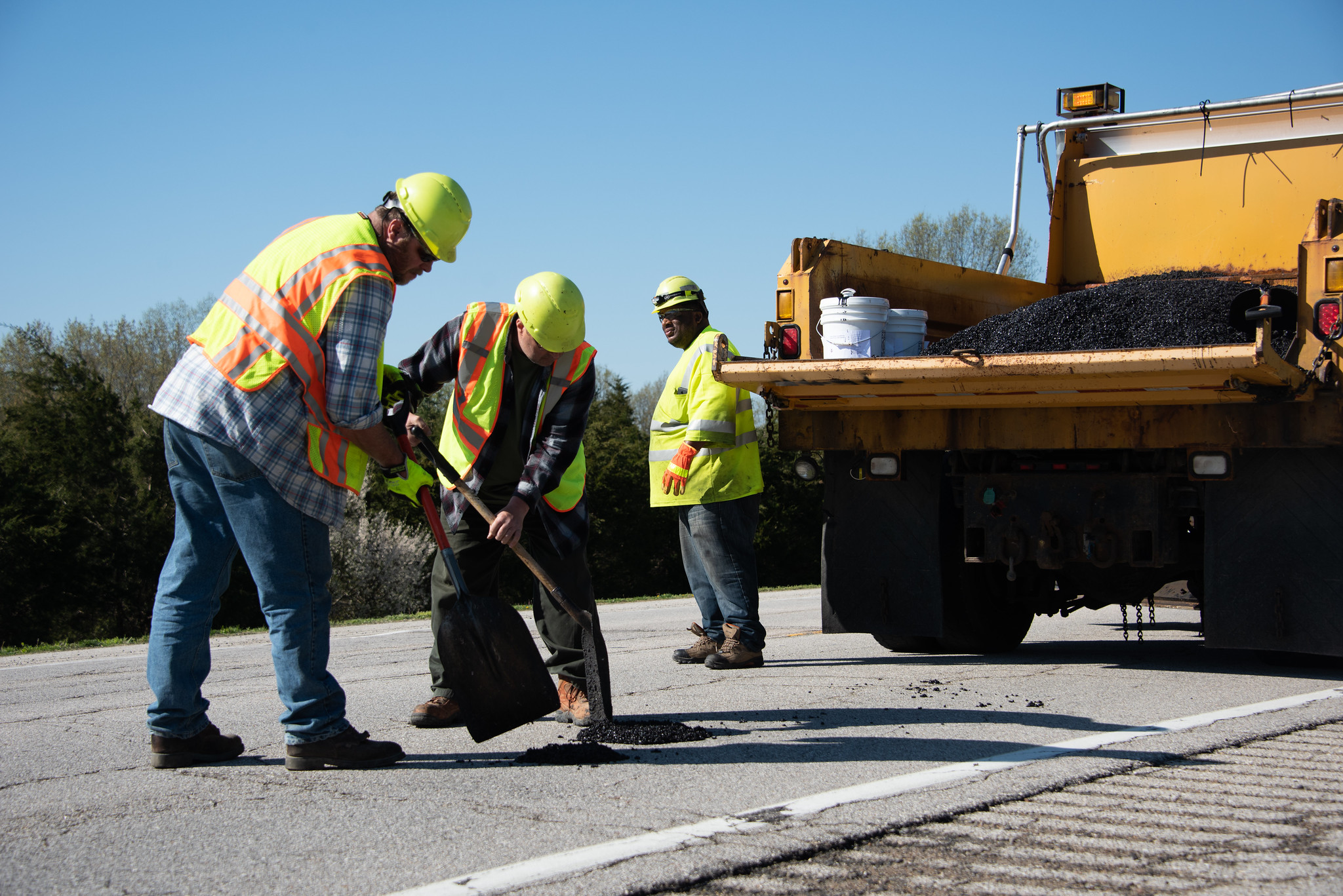 (LISTEN): MoDOT state maintenance director Darin Hamelink discusses potholes on "Wake Up Missouri" episode artwork