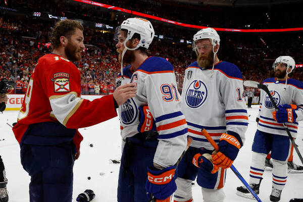 O'Neill on what it's like losing a Stanley Cup Final, the pressure on McDavid to win and what makes the Panthers' championship so impressive thumbnail