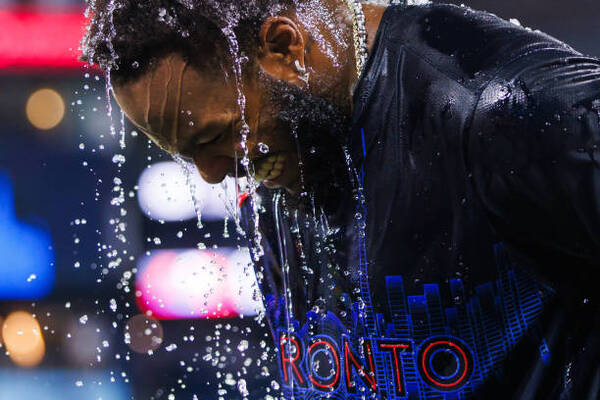 Phillips on the keys to Guerrero Jr.’s 20-game heater, what a potential extension for Vladdy might look like and why Soto could be a target for the Blue Jays thumbnail