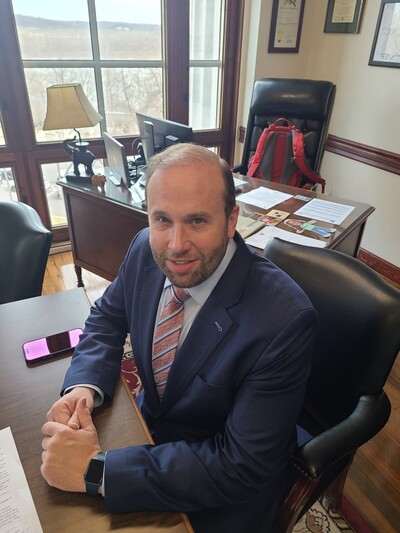 (LISTEN): Southeast Missouri U.S. Rep. Jason Smith (R-Salem) praises Governor Kehoe on "Wake Up Missouri" episode artwork